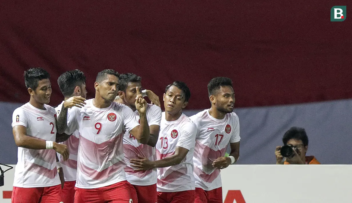 Striker Indonesia, Alberto Goncalves, melakukan selebrasi usai mencetak gol ke gawang Laos pada laga Asian Games di Stadion Patriot, Jawa Barat, Jumat (17/8/2018). (Bola.com/Peksi Cahyo)