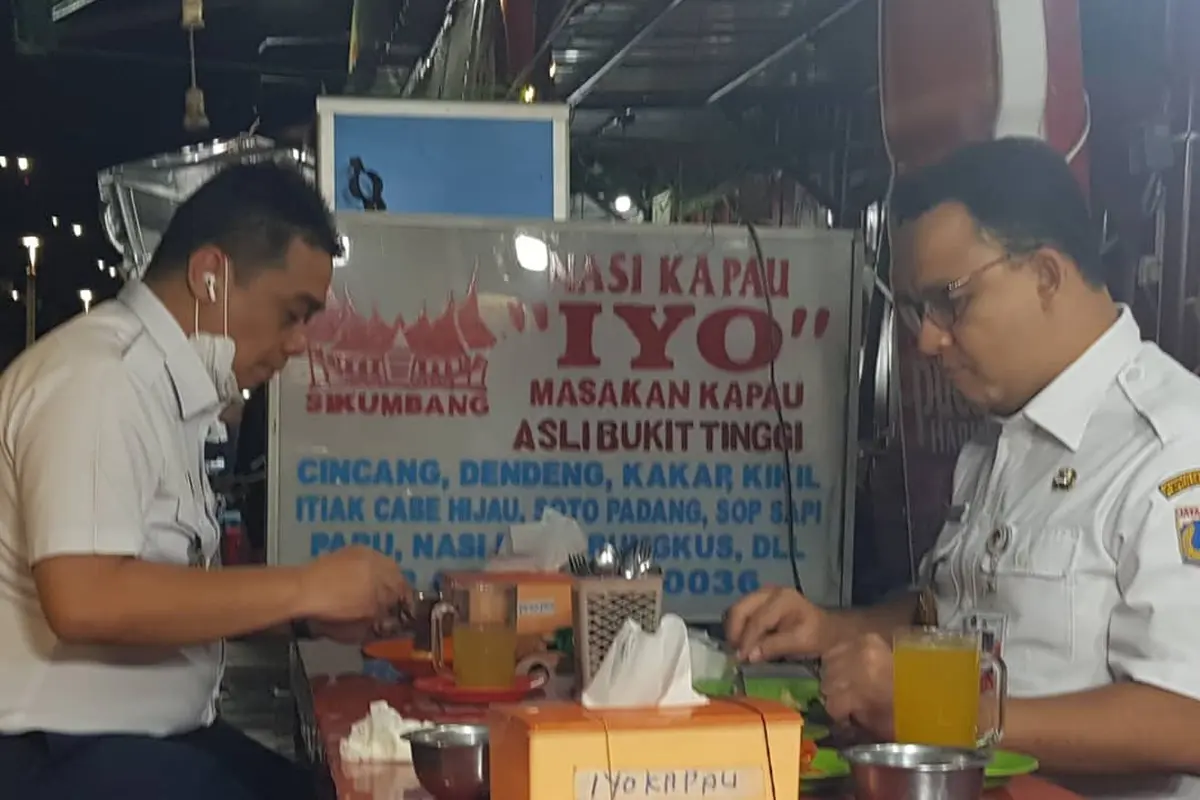 Anies dan Ariza makan nasi kapau