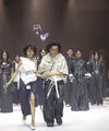 Malam penutupan Plaza Indonesia Fashion Week ditutup secara apik oleh dua kolaborasi desainer ternama, Sejauh Mata Memandang adn Adrian Gan. [Foto: PIFW.DOK]