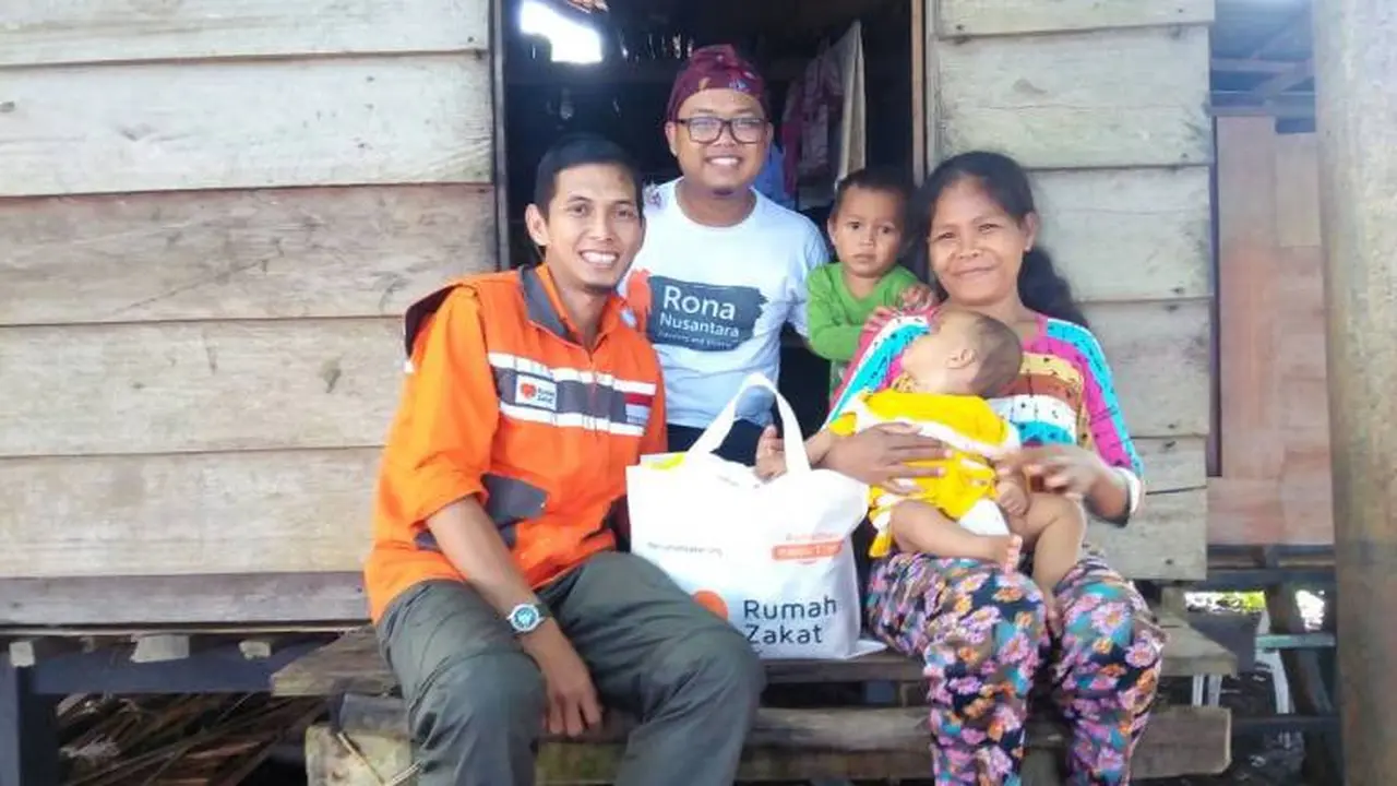 Rumah Zakat Salurkan Paket Lebaran di Ternate