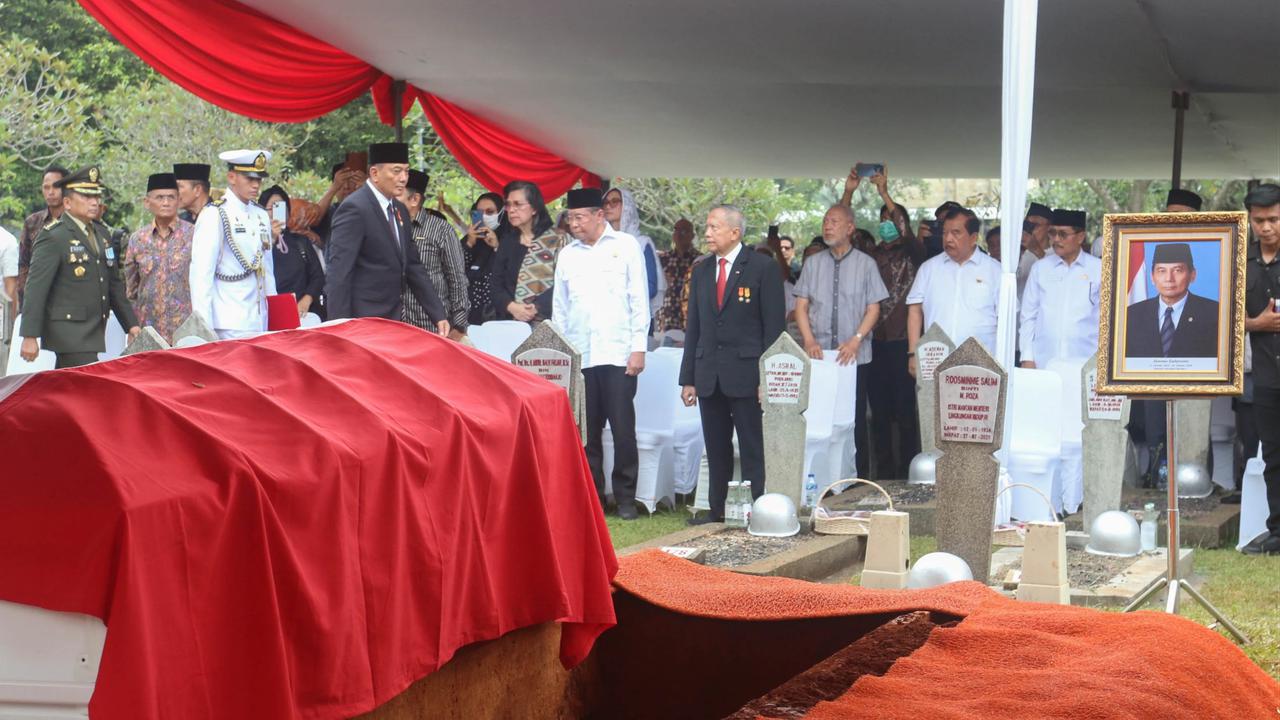 FOTO: Pemakaman Militer Juwono Sudarsono di TMP Kalibata