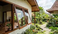 12 Model Jendela Rumah Menghadap Taman, Bawa Nuansa Alam ke Dalam Hunian