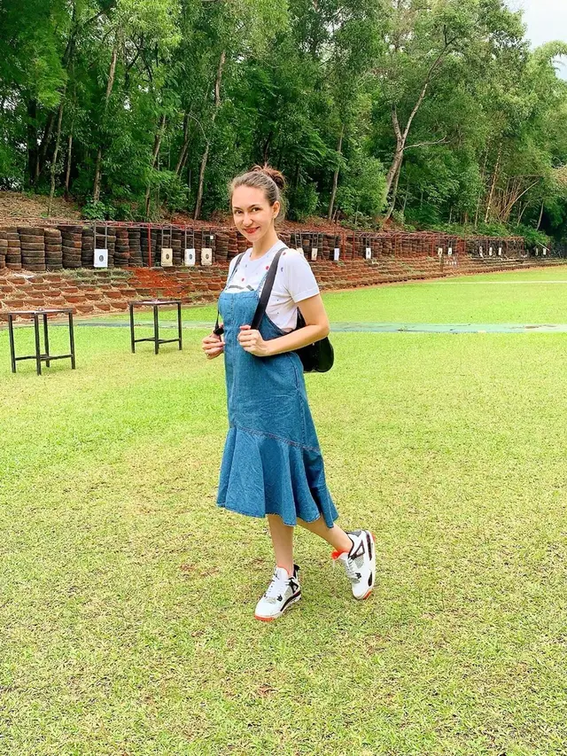 6 Potret Alessia Cestaro Pamer Baby Bump Anak Ketiga di Usia 30 Tahun