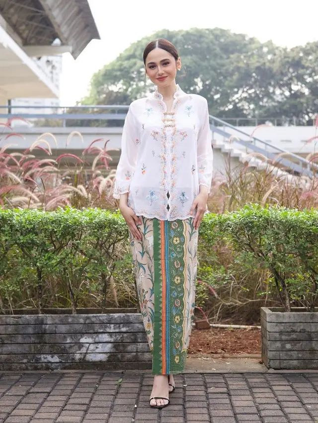 Syifa Hadju saat Hari Kebaya Nasional. [@syifahadju]