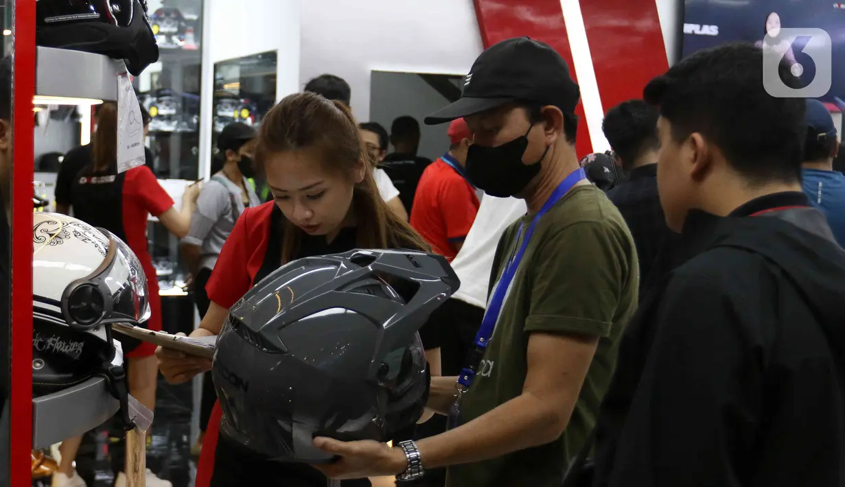 Yang terdiri dari 1.500 stan yang memamerkan berbagai produk unggulan dengan pemberian
potongan harga atau diskon. (Liputan6.com/Herman Zakharia)