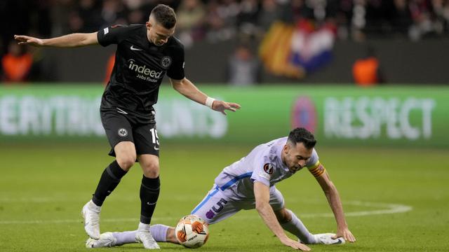 Foto: Barcelona Gagal Taklukkan 10 Pemain Eintracht Frankfurt di Liga Europa