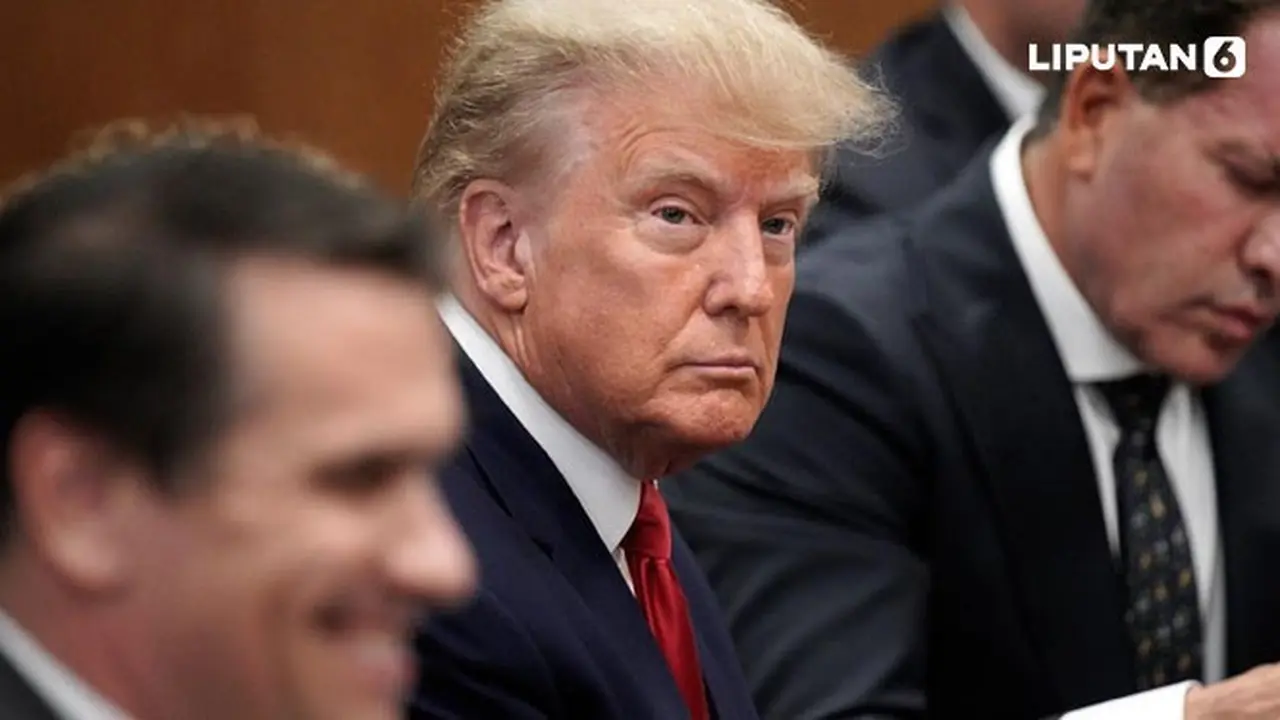 Banner Infografis Donald Trump Hadapi 34 Dakwaan Kejahatan. (Timothy A. Clary/Pool Photo via AP)