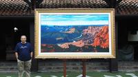 Susilo Bambang Yudhoyono (SBY) pamer lukisan Grand Canyon hasil karyanya. (dok. Instagram @aniyudhoyono/https://www.instagram.com/p/Ce3FDwoJ4K-/)