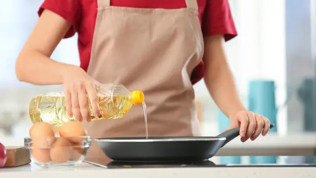Minyak Goreng Bekas Bisa Kembali Jernih! Begini Cara Mudahnya dengan Bahan Rumahan