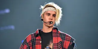 Justin Bieber memang meniti karier di Amerika, namun ternyata dia berasal dari Kanada dan tak berniat mengganti kewarganegaraannya meski tinggal di Los Angeles. (Time Magazine)