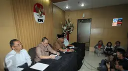 Ketua KPK sementara Taufiequrachman Ruki membantah tuduhan penistaan agama oleh Suryadharma Ali, Jakarta, Selasa (23/6/2015). Menurut Ruki tuduhan SDA tidak sesuai dengan fakta di lapangan. (Liputan6.com/Helmi Afandi)