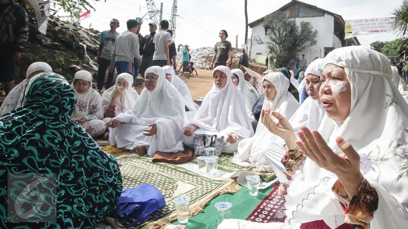 Warga Manggarai Berdoa Tolak Penggusuran Oleh PT. KAI