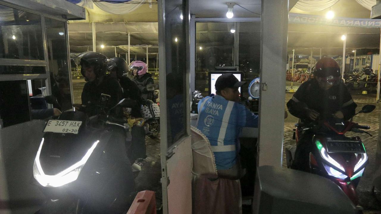 Antrean Pemudik Motor Padati Pelabuhan Ciwandan Banten
