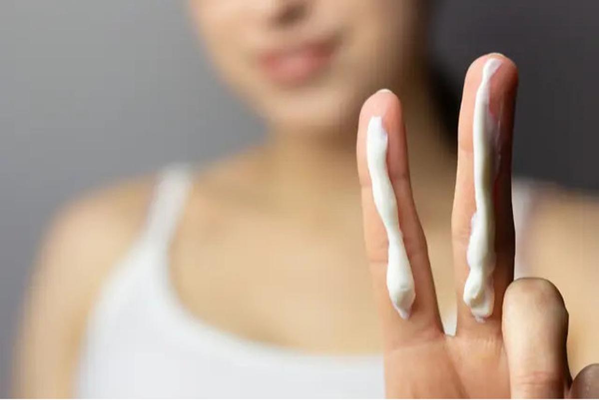 Sudah Pakai Makeup dengan SPF, Apakah Masih Harus Memakai Sunscreen? Begini Faktanya!