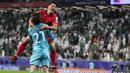 Selebrasi striker Timnas Korea Selatan, Hwang Hee-chan bersama kiper Jo Hyeon-Woo setelah mencetak gol penentu kemenangan 4-2 atas Arab Saudi saat adu tendangan penalti pada laga babak 16 besar Piala Asia 2023 di Education City Stadium, Al Rayyan, Qatar, Rabu (31/1/2024) dini hari WIB. (AP Photo/Thanassis Stavrakis)