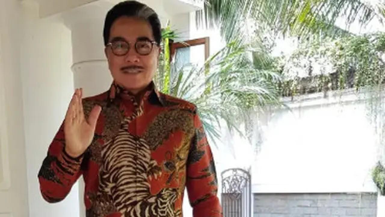 Gaya Outfit Mendiang Hotma Sitompul yang Selalu Rapi dan Stylish