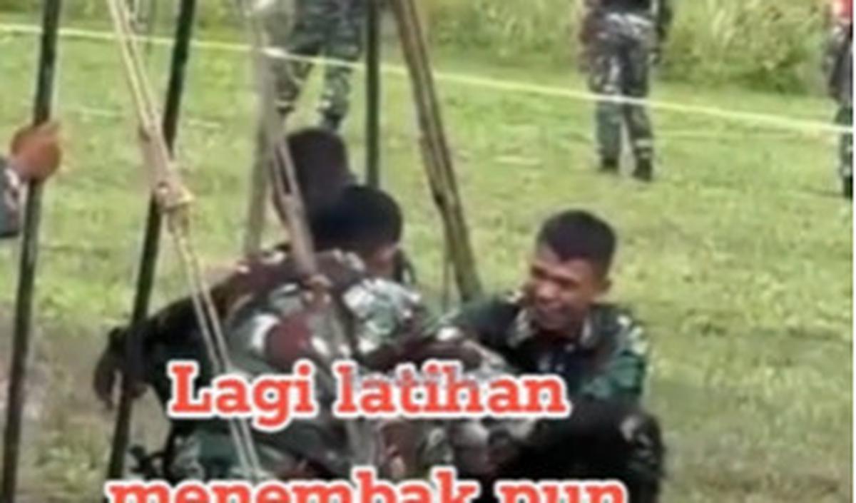 Hal tersebut selayaknya yang tengah dilakukan sejumlah prajurit dengan para komandan dalam video singkat akun TikTok @papae_figie ini. Sejumlah prajurit berseragam loreng nampak berada di area latihan menembak yang hijau nan berumput.