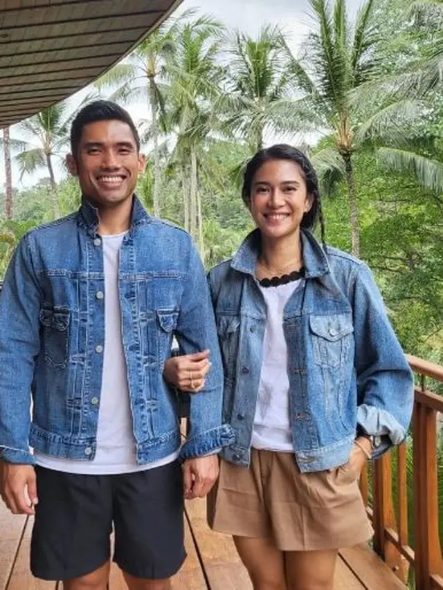 Dian Sastrowardoyo bersama suami (Instagram/therealdisastr)