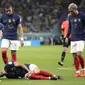 Usai gol tersebut Timnas Prancis harus kehilangan Lucas Hernandez yang mengalami cedera saat proses gol Timnas Australia terjadi. (AP/Christophe Ena)