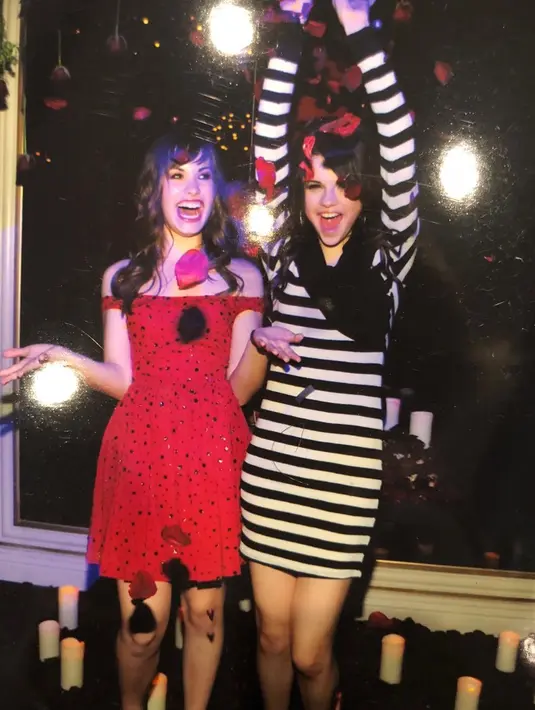 Sementara itu ibu Selena pun membuat pernyataan di Instagram dan mengungkapkan kesedihannya pasca Demi Lovato mengalami overdosis. (instagram/kicked2thecurbproductions)