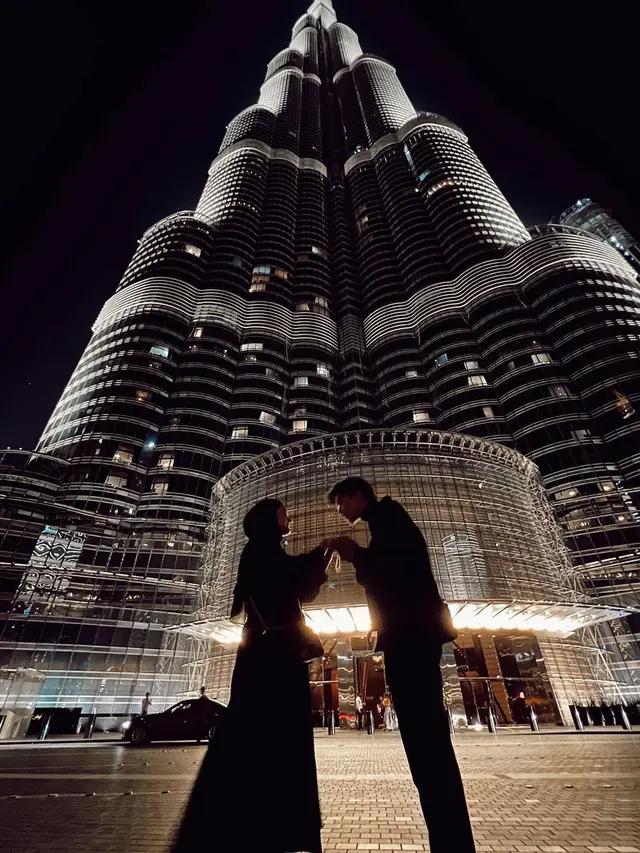 7 Momen Dinda Hauw dan Rey Mbayang Dinner Romantis di Burj Khalifa, Tampil Mesra