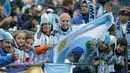 Gaya suporter Argentina saat mendukung timnya melawan Bolivia pada laga Grup D Copa America Centenario 2016 di CenturyLink Field, Seattle, Rabu (15/6/2016). (AFP/Jason Redmond)