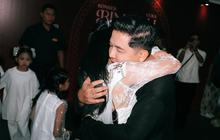 Pasangan Sweet, 5 Potret Donne Maula Beri Dukungan ke Yura Yunita saat Konser Bingah