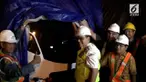 Ditjen Perkeretaapian tinjau rangkaian kereta Light Rail Transit (lrt), yang tiba di pelabuhan Boom Baru Palembang Sumatera Selatan Rabu malam.