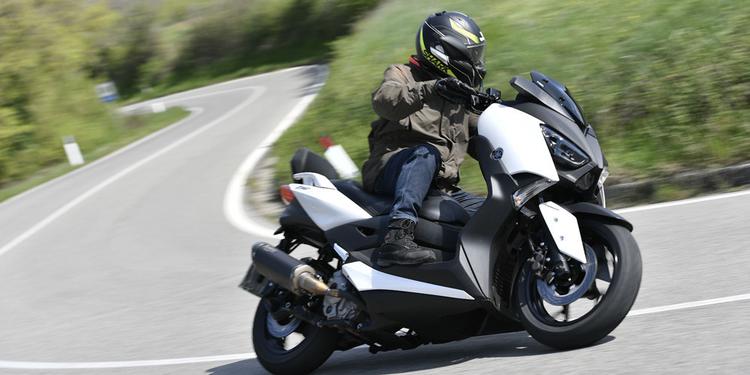 Harga Yamaha XMax 250 Review Spesifikasi dan Kredit Terbaru Februari 2020 Berita Otosia