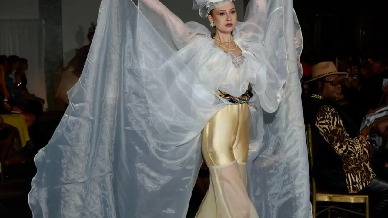 Pergelaran mode New York Indonesia Fashion Week (NYIFW) di New York City, AS, September 2022. (Foto: Dok. Koleksi Pribadi Vanny Tousignant)