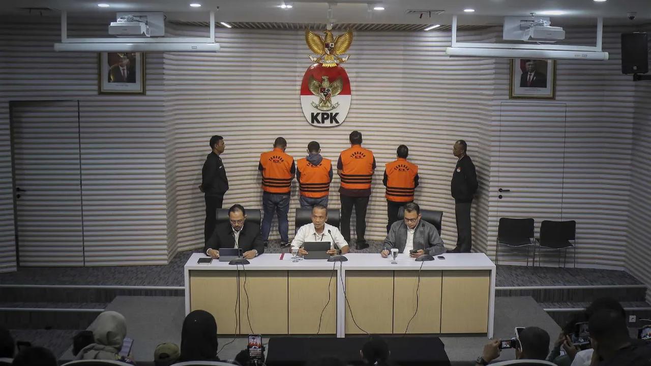 Barang bukti tersebut akan dijadikan alat untuk memperkuat sangkaan pidana terhadap Kepala Kejaksaan Negeri (Kajari) Bondowoso Puji Triasmoro Cs.<br>