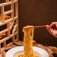 Perpaduan mi dengan butter yang gurih dan gochujang yang pedas bisa menjadi pilihan menu praktis. (Foto/Dok: Pexels)