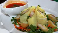 Resep: Seafood Eggroll with Hot Sweet Sauce