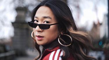 Cantik Maksimal Seperti Cewek Milenials Jovi Adhiguna Tampil Modern Dengan Outfit Monokrom Fashion Fimela Com