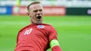 Wayne Rooney merayakan gol ke gawang Slovenia pada laga penyisihan Piala Eropa di Stadion Stozice, Slovenia, Minggu (14/6/2015). (AFP Photo/Jure Makovec)