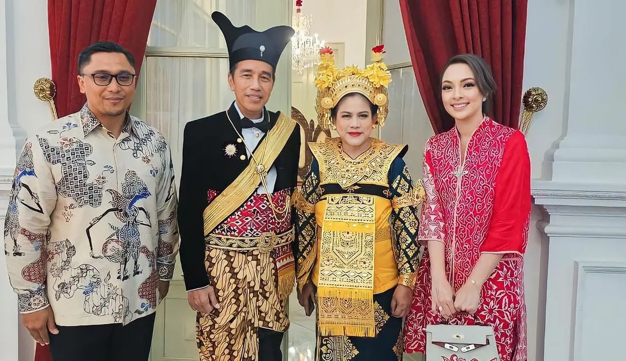 Di HUT ke-78 RI, Jokowi tampil mengenakan Ageman Songkok Singkepan Ageng. Ini adalah baju adat para raja Pakubuwono dari Kesultanan Surakarta. [Foto: Instagram/reisabrotoasmoro]