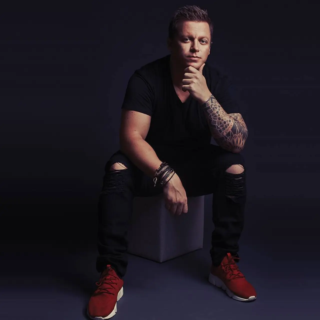 4 Fakta DJ Adam Sky yang Meninggal di Bali, Putra Politisi Senior ...