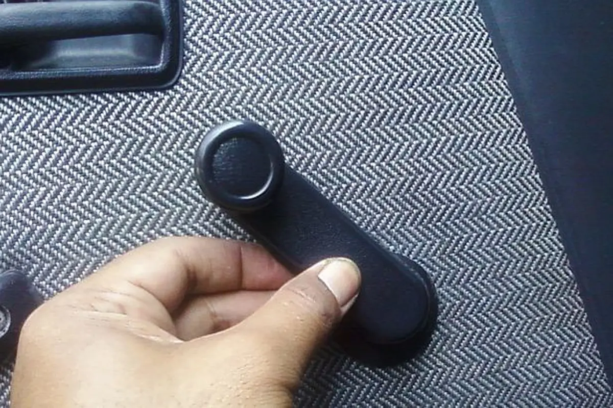 engkol kaca jendela mobil
