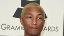 Pharrell Williams ketika berpose di karpet merah Grammy Awards 2016 di Los Angeles, Senin (15/2). Dalam ajang bergengsi itu, Pharrell juga menarik perhatian dengan rambut cepaknya yang kini berwarna coklat terang. (AFP PHOTO/Valerie MACON)