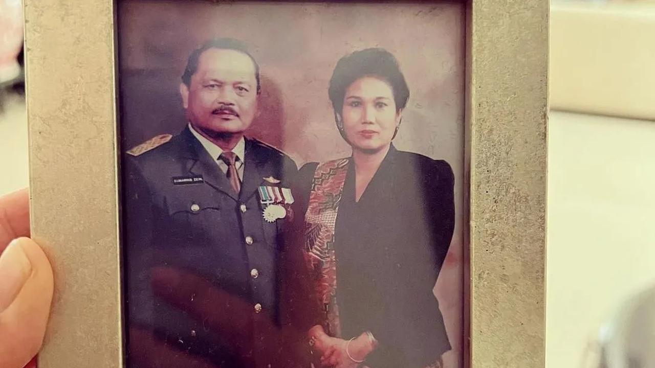 Banyak rekan artis yang ikut menyampaikan doa buat mendiang ayah Marini Zumarnis.