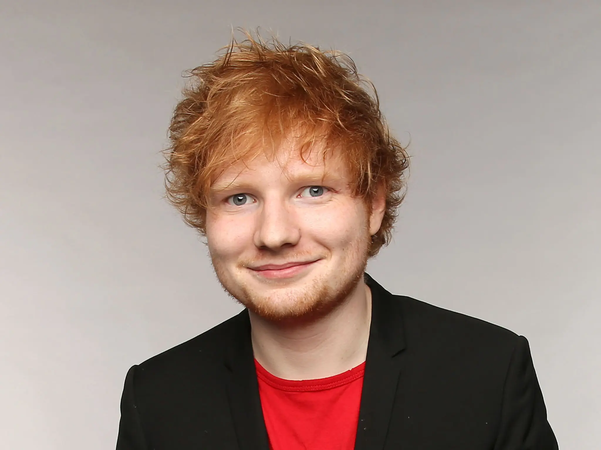 Ed Sheeran ialah seorang penyanyi, penulis lagu, musisi, dan aktor
