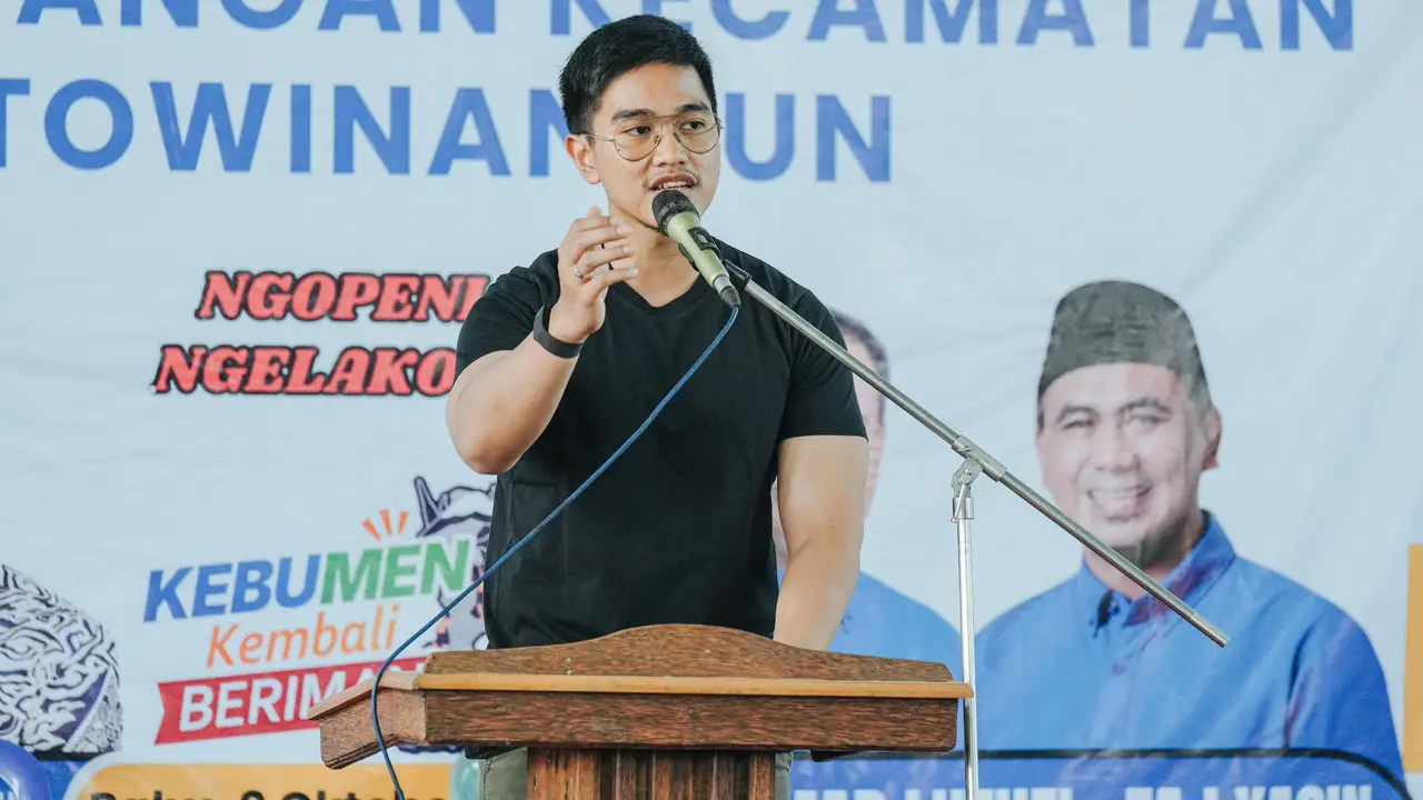 Ketua Umum Partai Solidaritas Indonesia (PSI), Kaesang Pangarep dalam sebuah acara deklarasi dukungan di GOR Joko Sangkrip, Desa Kuwarisan, Kutowinangun, Kebumen.