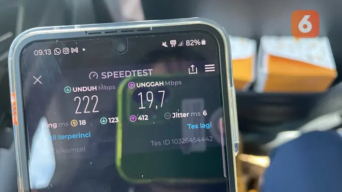 <p>Pengujian kecepatan internet 5G Telkomsel di berbagai titik di Bali, dari Kuta hingga Canggu menggunakan aplikasi Speedtest by Ookla memperlihatkan kecepatan tinggi dan membuat streaming hingga video call lancar tanpa buffering (Liputan6.com/ Agustin Setyo Wardani).</p>