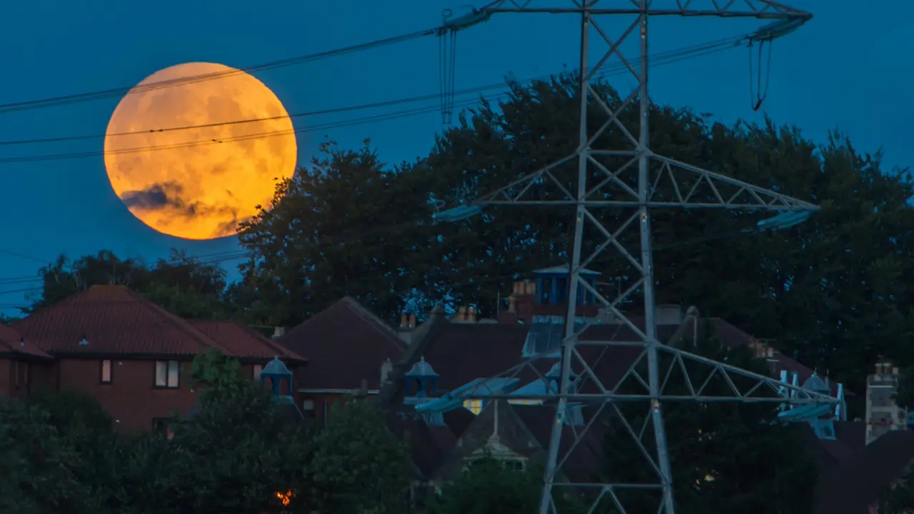 [Bintang] Supermoon 2018: Kapan Bisa Mulai Dinikmati?