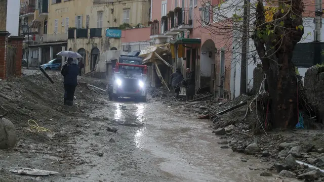 Banjir dan Longsor Akibat Hujan Deras Landa Italia, 12 Orang Hilang