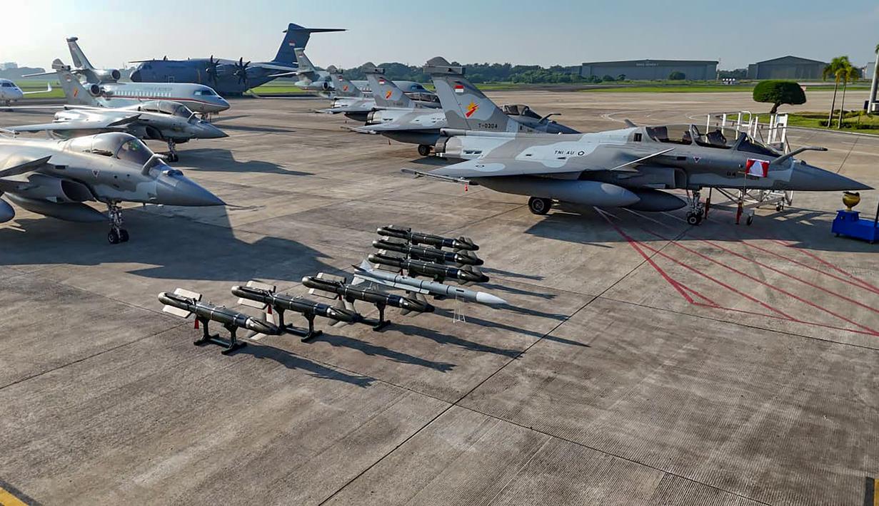 Foto udara memperlihatkan deretan pesawat tempur Rafale, Falcon 8X dan pesawat kargo Airbus A400M MRTT berderet di Pangkalan Udara (Lanud) Halim Perdanakusuma, Jakarta, Senin (18/5/2026). (Biro Pers Sekretariat Presiden)