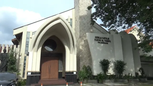 Laksanakan Prokes Cegah Covid-19, Usia Jemaah Misa di Gereja Palembang Dibatasi