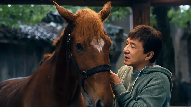 Jackie Chan sebagai Lau Luo. (Foto: Dok. Alibaba Pictures)