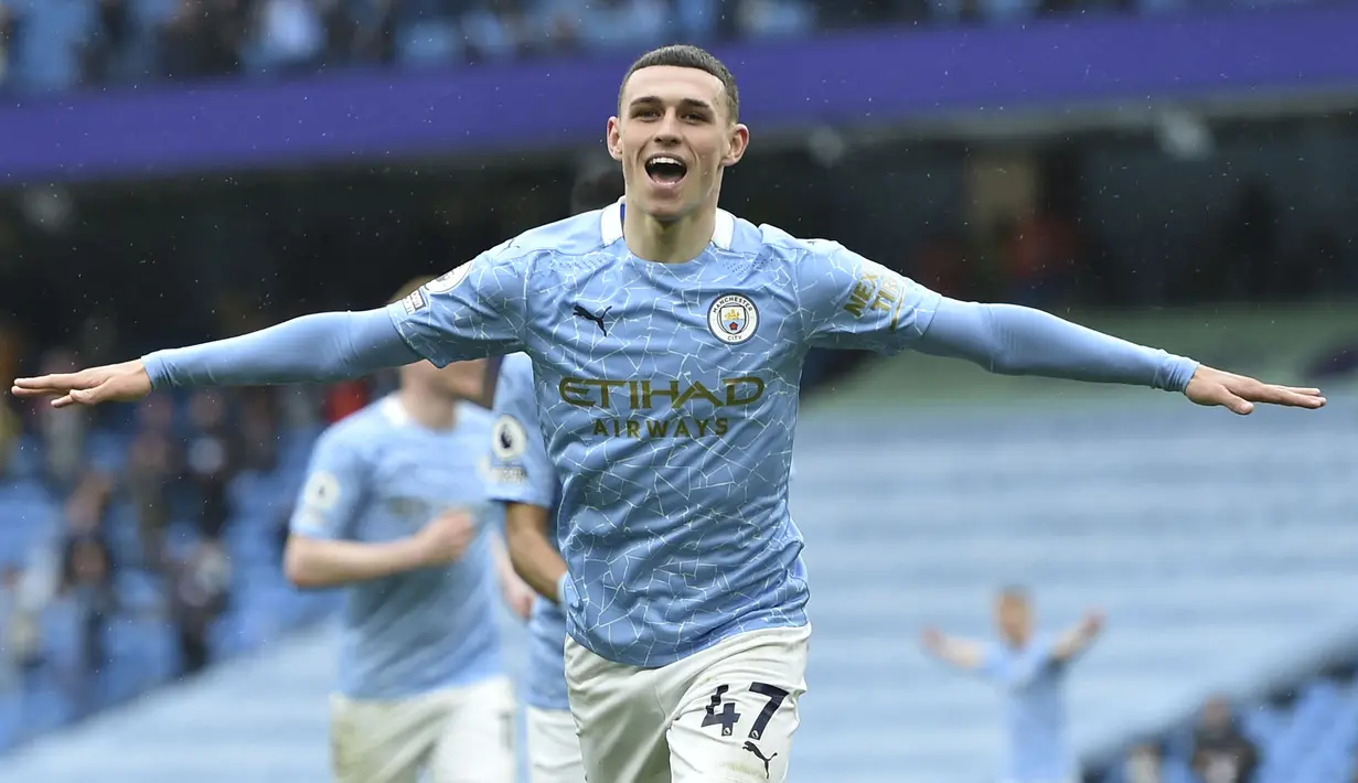 Phil Foden merupakan talenta muda yang berhasil bersinar berkat didikan Pep Guardiola. Pemuda 21 tersebut adalah seorang playmaker dengan kemampuan passing, dribbling, kecerdasan, dan visi yang sangat bagus. Tahun ini, ia sudah masuk ke dalam nominasi 30 besar peraih Ballon d'Or. (AFP/Peter Powell)