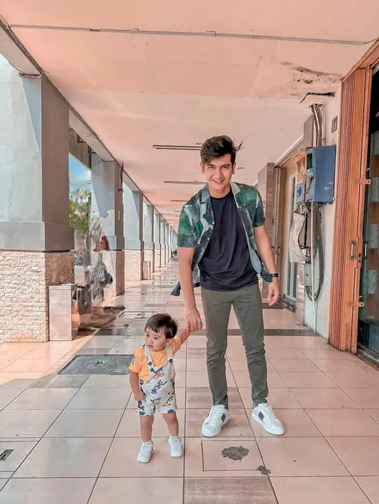 Isu keretakan rumah tangga Tia Ricis dan Teuku Ryan mencuat setelah keduanya tak lagi mengunggah foto kebersamaan.